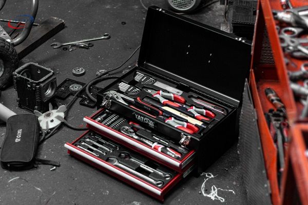 so sánh dụng cụ sửa chữa ô tô chính hãng và giá rẻ